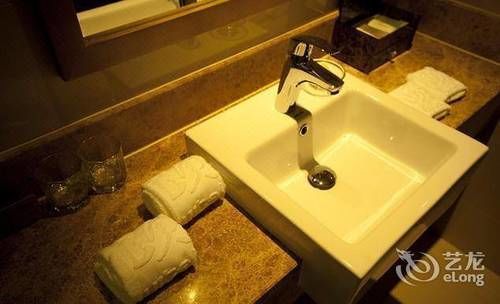 Heyi Hotel Hefei Changjiang Middle Road Exteriör bild